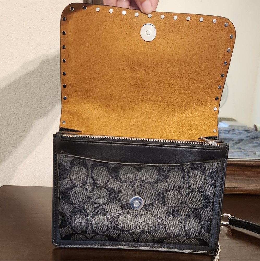 Coach Parker 18 With Rivets In Signature Canvas - Picture 2 of 13